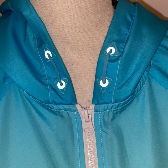 FILA size L multicolor windbreaker, in excellent like new condition - Picture 6 of 7